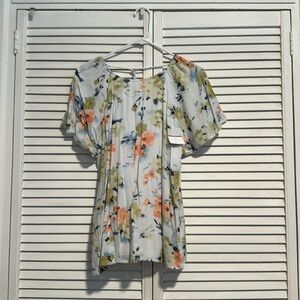 Women blouse with back detail